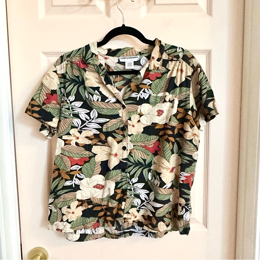 $5 SALE Black and tan Cathy Daniel’s Hawaiian button up